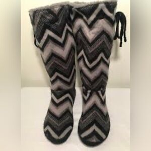 NEW Sanuk black gray chevron Yoga Mat Kitted Boot Slippers Size 5